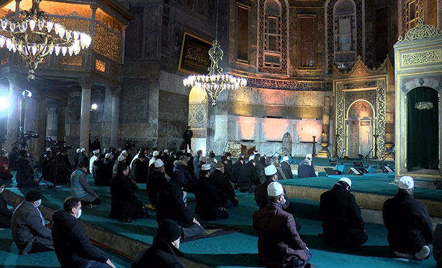 Ayasofya'da ilk Regaip Kandili programı 