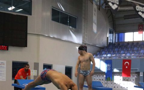 Denizi olmayan Gaziantep'in 36 milli yüzücüsü bulunuyor