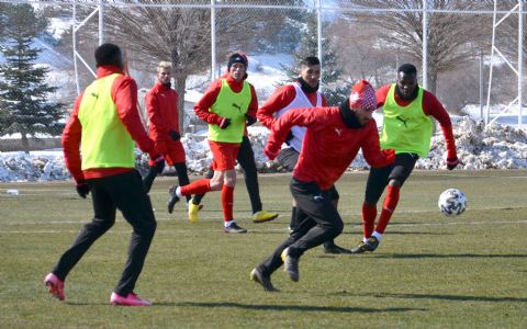 Rıza Çalımbay: Telafisi olmayan maçlar oynayacağız