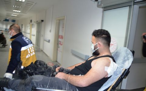 Aksaray'da bıçaklı borç- alacak kavgası: 2 yaralı